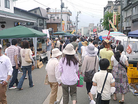 つむぎ通り軽トラ市