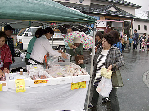 おおみなと駅前軽トラ市2